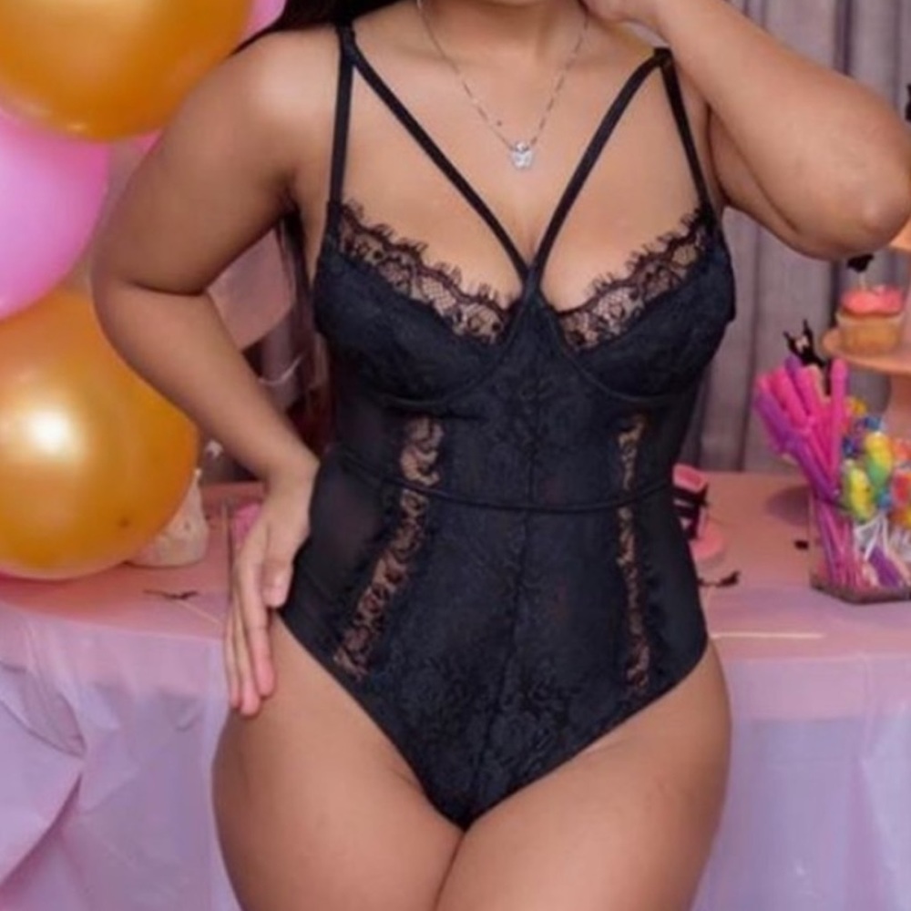 Black lace bodysuit 🖤